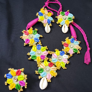 Febric Cowrie Necklace