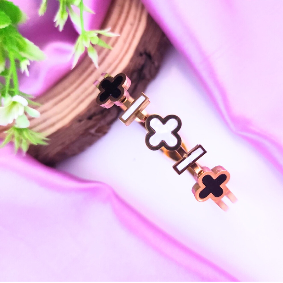 AT White & Black Brecelate