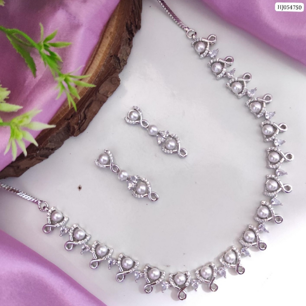 AD White Pearl Necklace